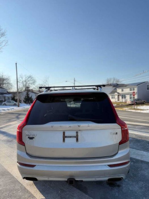 Volvo XC90      2022