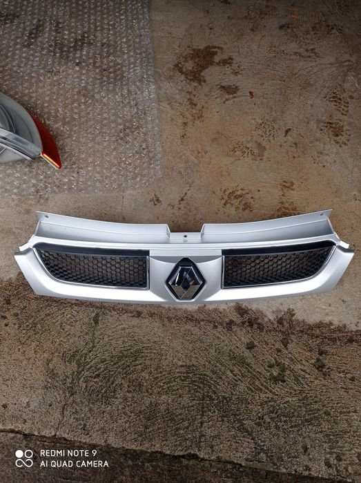 grill opel vivaro 2003 rok