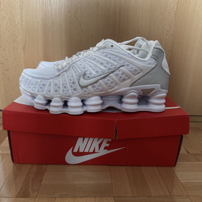 Białe buty nike shox