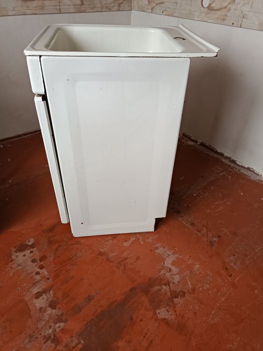 Кухонна мийка з тумбою