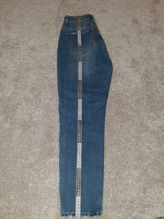 Джинси МОМ в легкі пориви