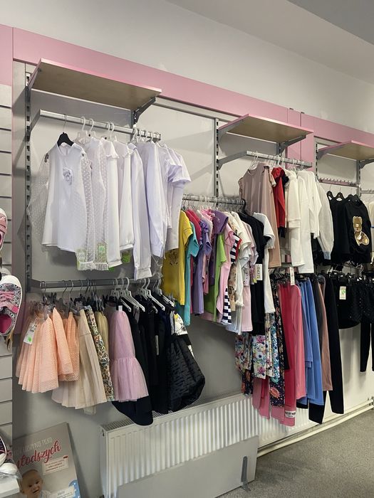 Wyposazenie sklepu dzieciecego panele spacewall