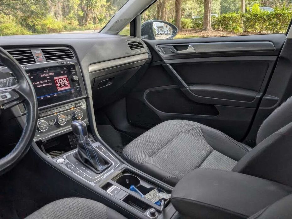 Volkswagen e-Golf SE      2019