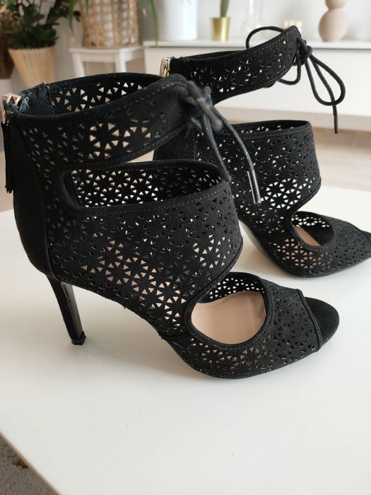 Sandałki Stradivarius wysokie rozmiar 38