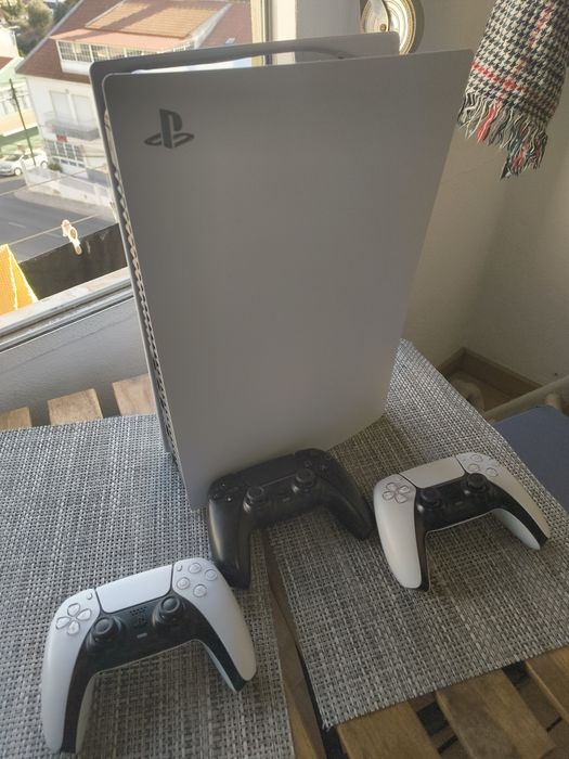 Consola Ps5 1T edição CD usada .. muito bom estado + jogo Forspoken