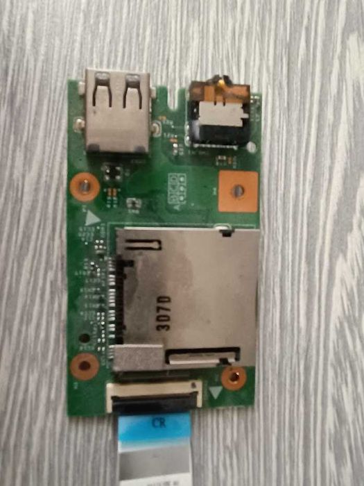 Продам дополнительную плату USB, аудиоразъема и картридера ноутбука Lenovo B590,  B580, V580