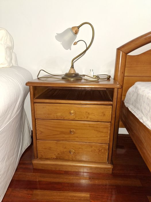 Vendo móveis de quarto (Madeira antiga de qualidade)