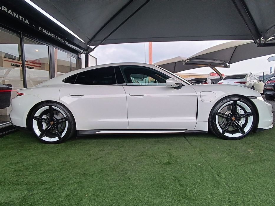 Porsche Taycan Turbo