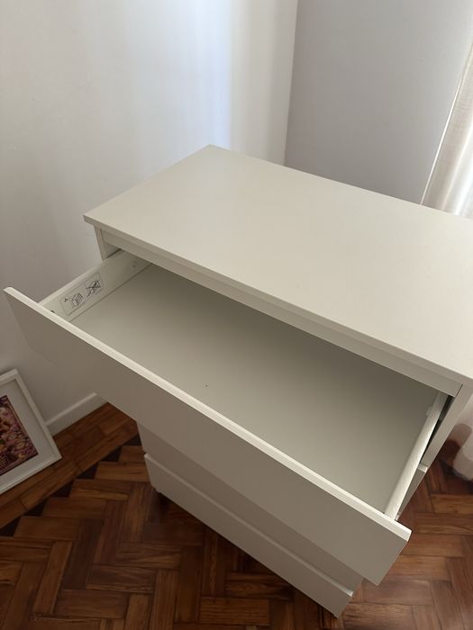 Comoda branca do IKEA