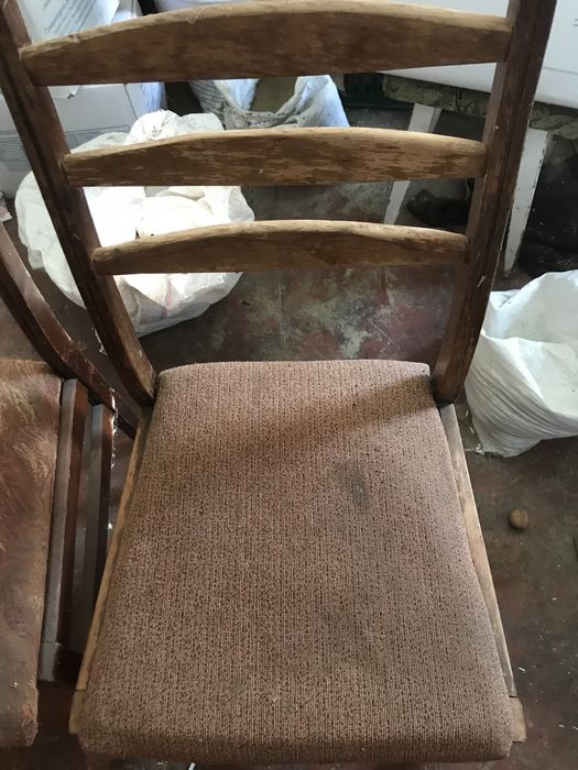 Продаются стулья.