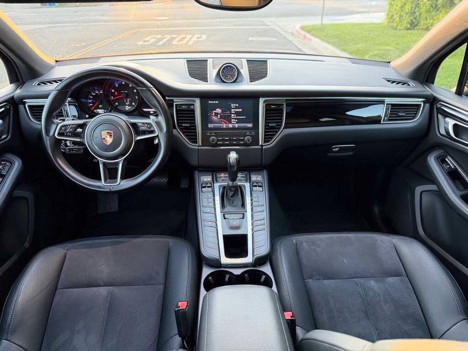 Porsche Macan      2017