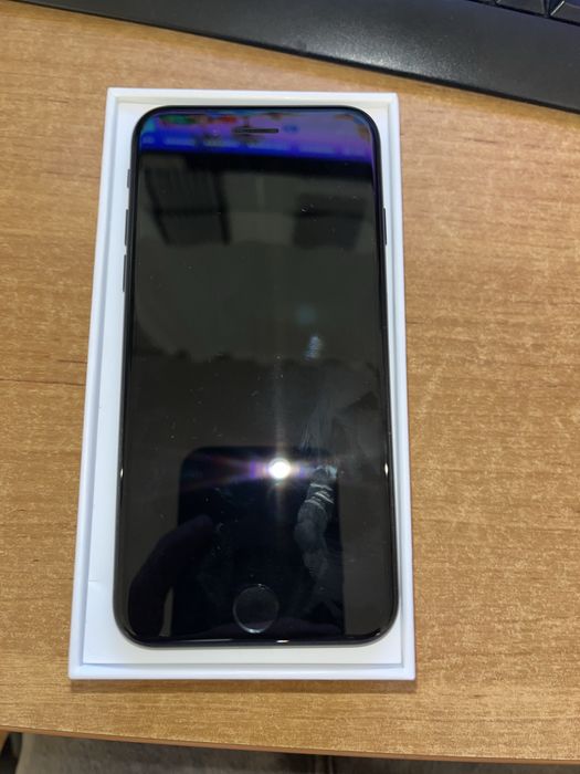 Iphone SE 2020 nowy 100% kondycji