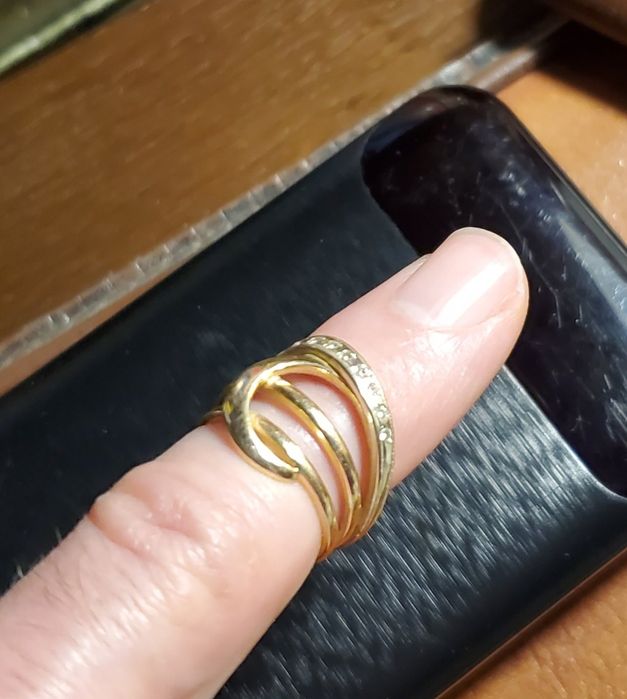 Девичье/женское золотое кольцо.