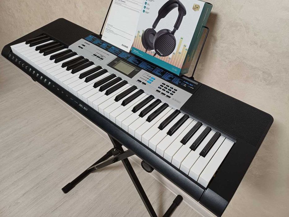 Синтезатор Casio LK-136 + Подарунки.