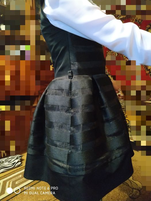 Красивый школьный сарафан.