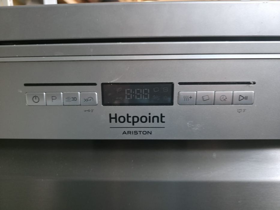 Hotpoint Ariston máquina lavar loiça
Modelo: HFO 3032 W C X