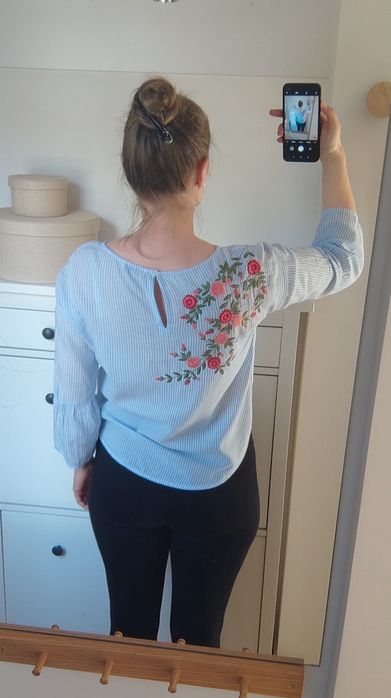 Bluzka top M L z rękawem 3/4 niebieska w białe paski haft w kwiaty