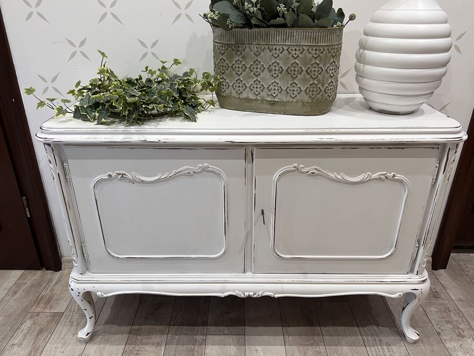 Komoda biała w stylu prowansalskim