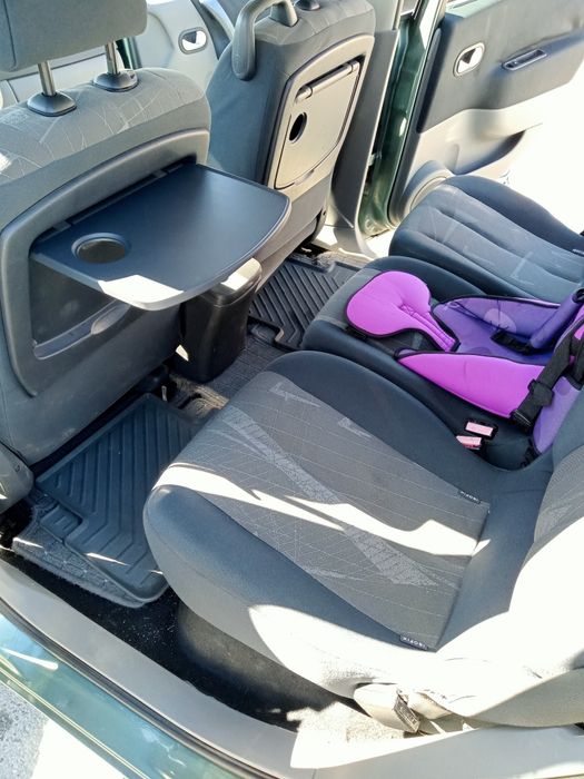 Рено Меган Сценік.