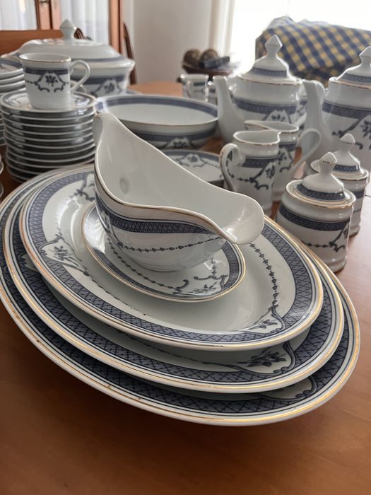 Serviço de Jantar, Chá e Café Porcelanas QN Portugal – 124 peças – Novo/Nunca Usado