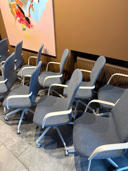 Продажа офисных кресел и кресел самба на складе