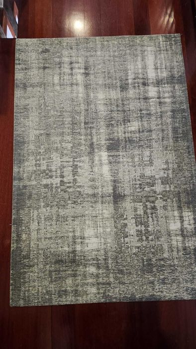 Tapete pelo curto cinza