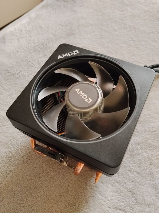 Кулер процессора AMD Wraith Prism RGB