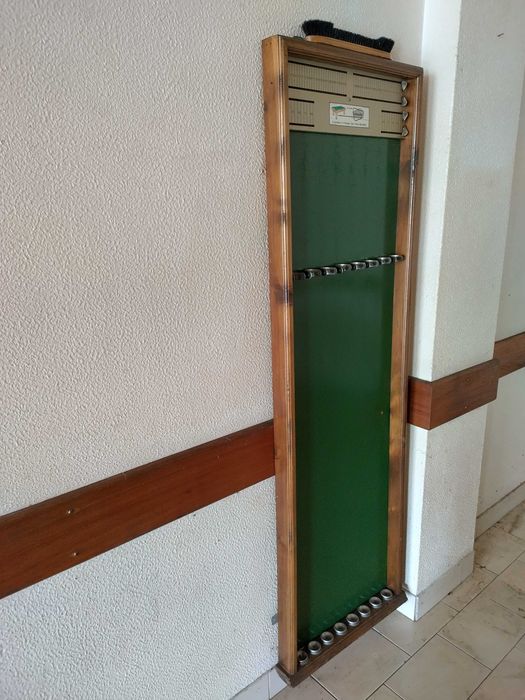 Vende-se mesa de bilhar em bom estado