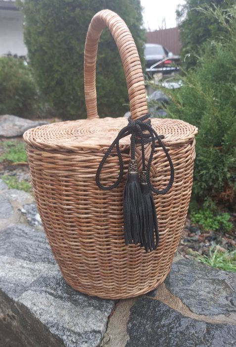 Плетений кошик с кришкою