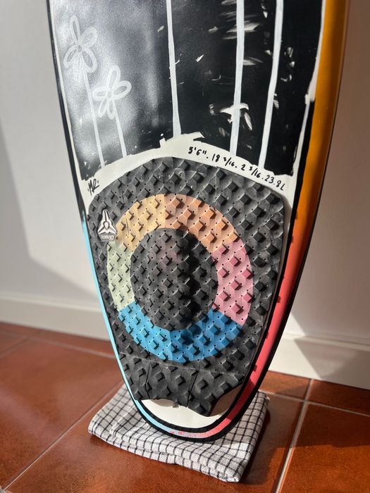 Prancha de surf Razman 5'6". 18 3/16 . 2 3/16    23.8 L
