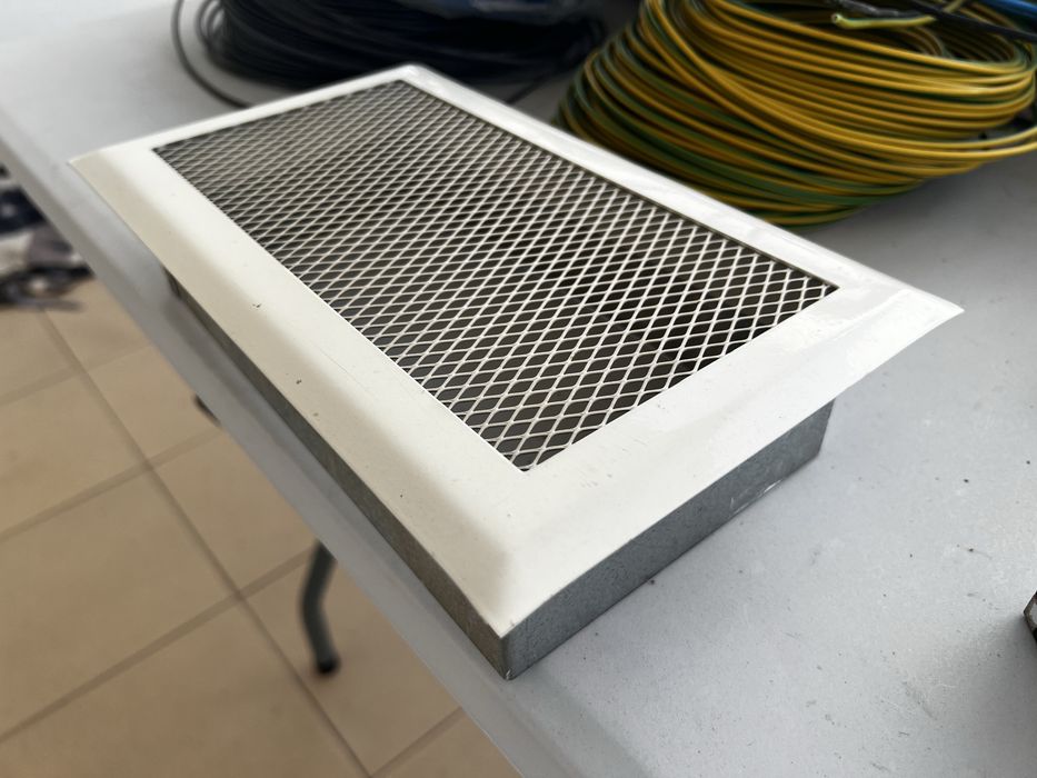 Grelha de ventilação metálica retangular – 26,5 x 16 cm