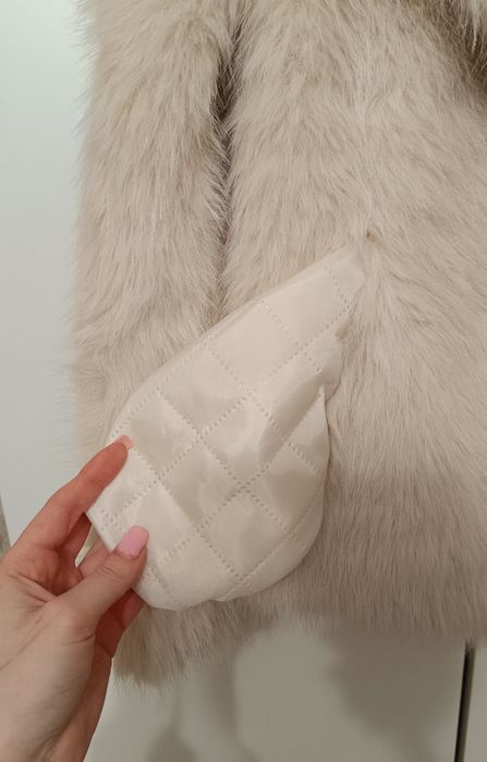 Жіноча шуба кремового кольору