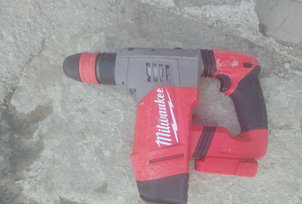 Перфератор акумуляторний MILWAUKEE, M18