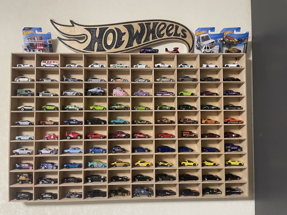 Продам полиці для машинок Hot Wheels