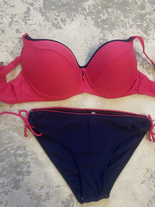 Купальники жіночі, дивіться фото