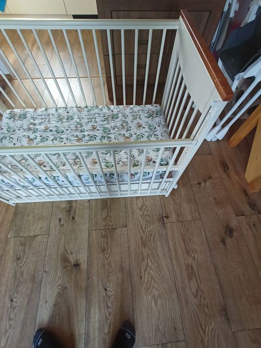 Łóżeczko drewniane