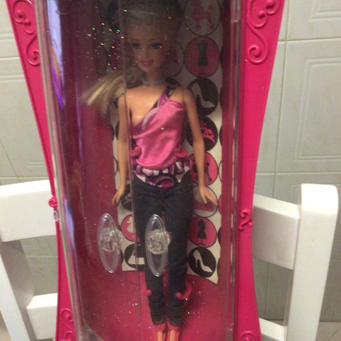 2009 Barbie doll in box, 46 cm tall, never removed from box64586349144067122