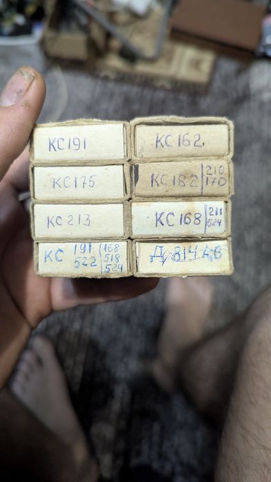 Продам набор совецких транзисторов, мікросхеми, силових диодов, стабилитронов