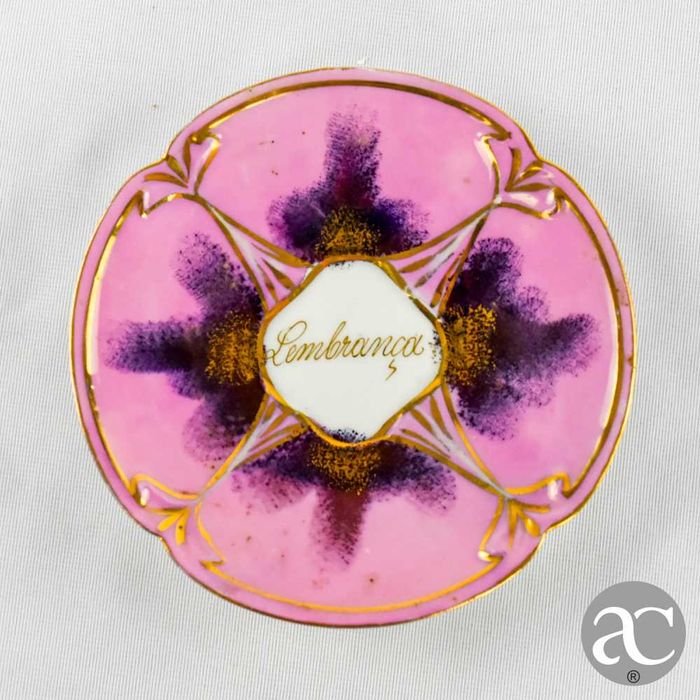 Chávena de café e pires, Arte Nova, em lustrina “Lembrança”