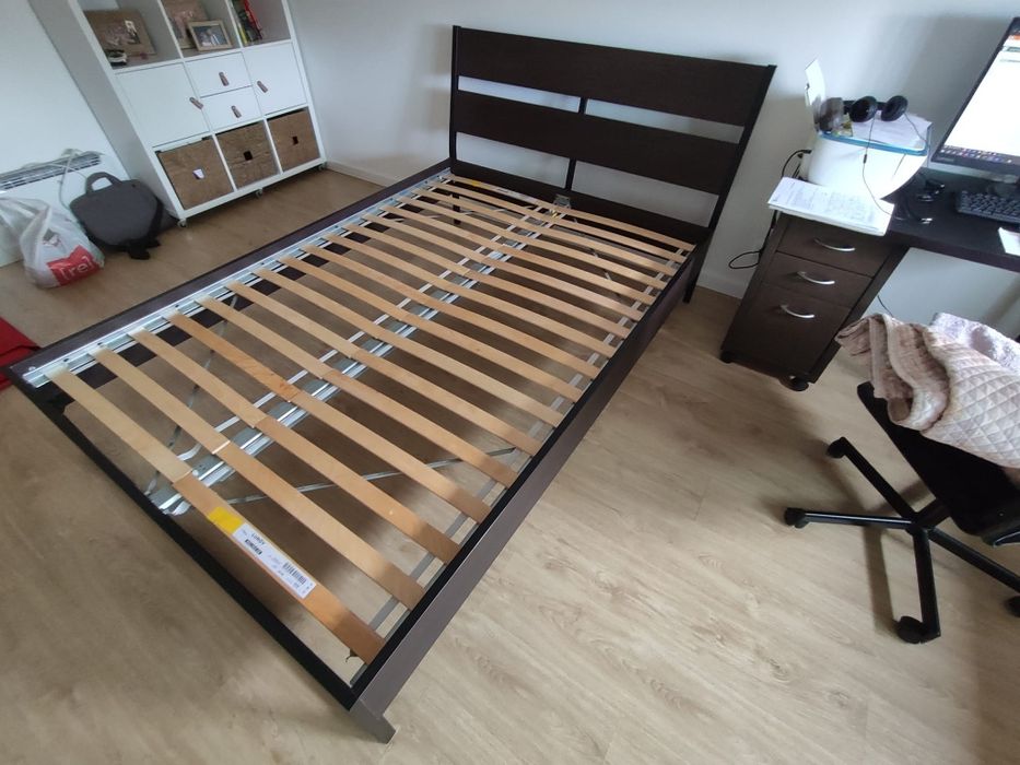 Cama casal Ikea TRYSIL preta estrado incluído