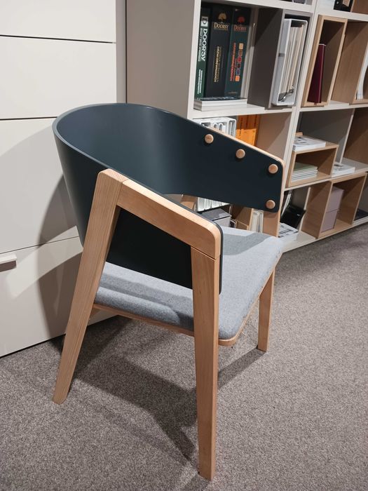 Krzesła Uni II -salon firmowy Vox -Domar. ul. Braniborska