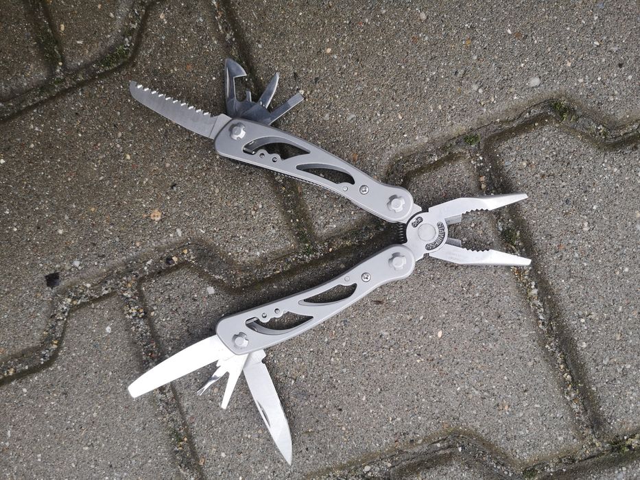 Narzędzie wielofunkcyjne multitool wyprzedaż garażowa