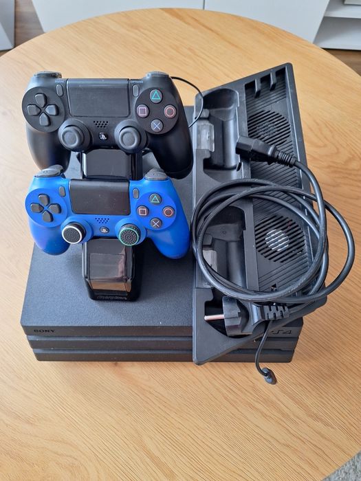 PS4 Pro 1TB +3 gry + 2 pady + stacja | GOTOWY ZESTAW | OKAZJA