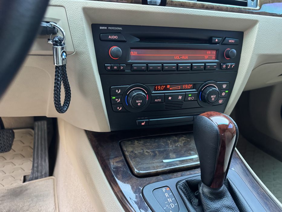 Продам BMW e90  2005