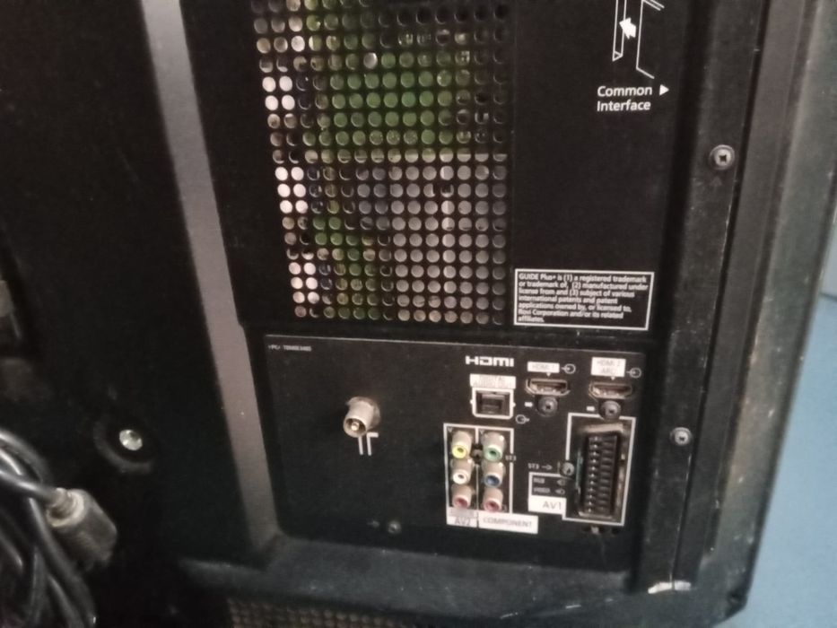 Televisão, grande  Panasonic - Usada – 220V

Descrição:
D