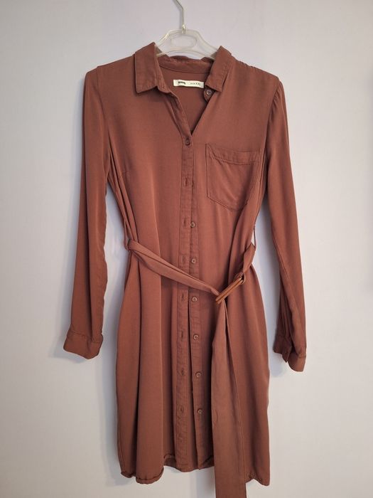 Sukienka szmizjerka brązowa