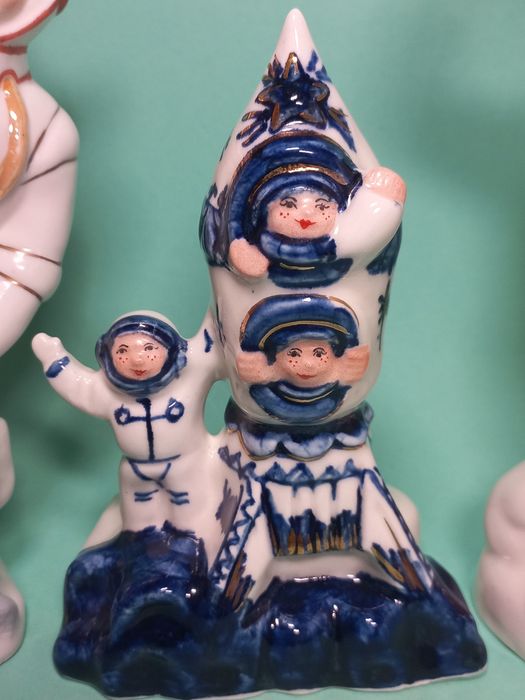 Статуэтка фарфоровая.