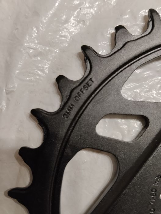 Vendo selins de bicicleta e prato sram