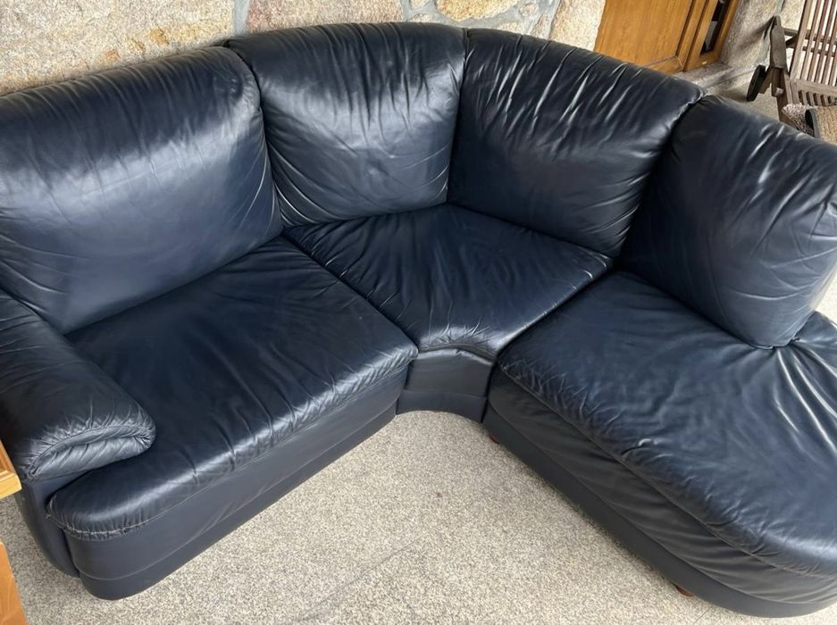 Sofa azul em pele