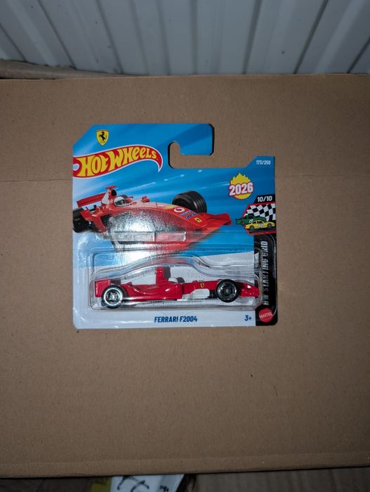 Колекційна машинка Hot wheels Ferrari f2004